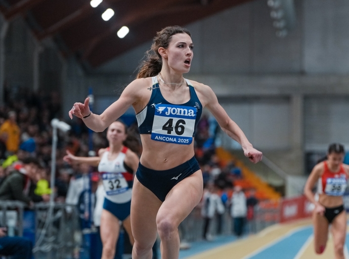 Ancona/1: Valensin, 200 da Record (23.49)